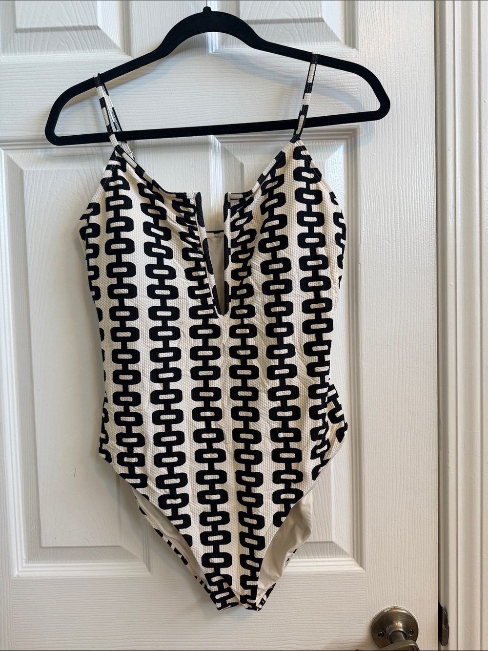 Gianni Bini Textured Retro Fille V-Wire Plunge One Piece Swimsuit
